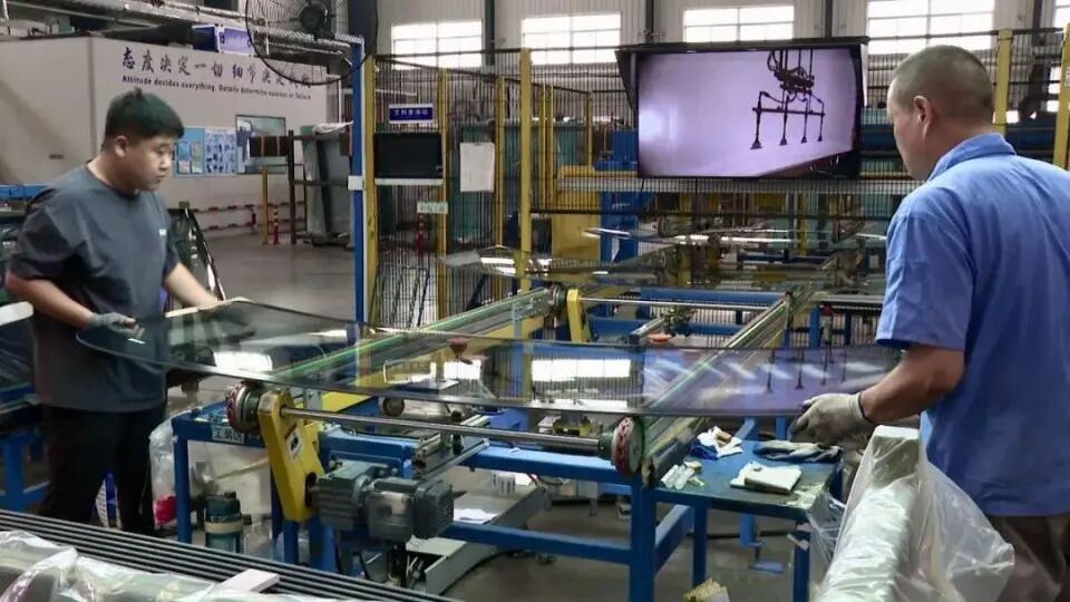 明池玻璃 商乘双线突围，新材料技术驱动多元产品走俏主流车企